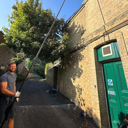 Gutter cleaning service